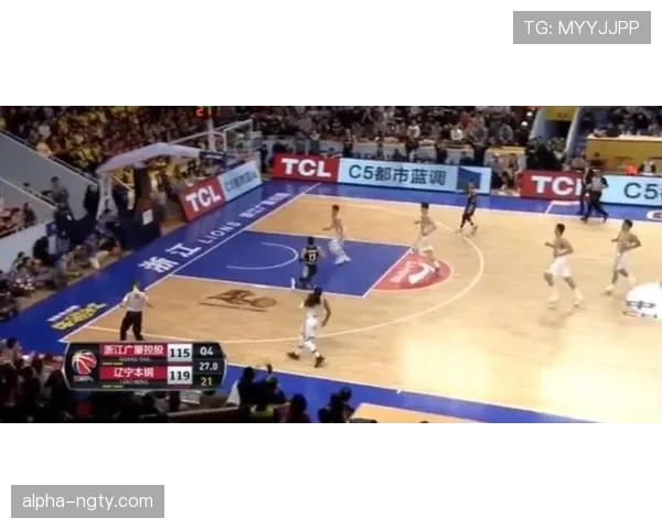 德阿龙·福克斯突破拉开空间效率领先全队提升快攻表现