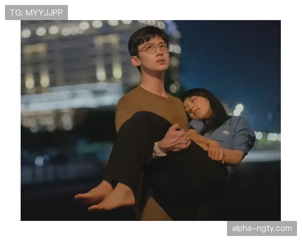 抱人到底算不算犯规？规则如何界定“合理对抗”与“非法搂抱”